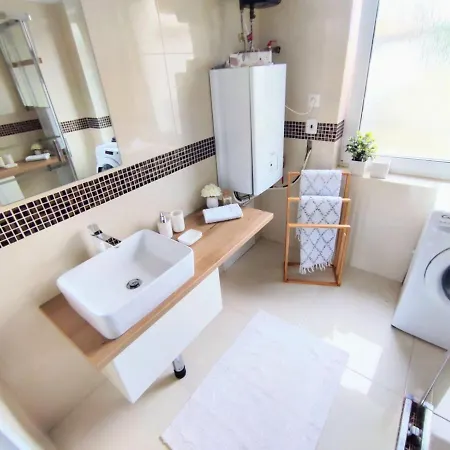 בית נופש Sunshine For 6 & Terrase & Free Parking *