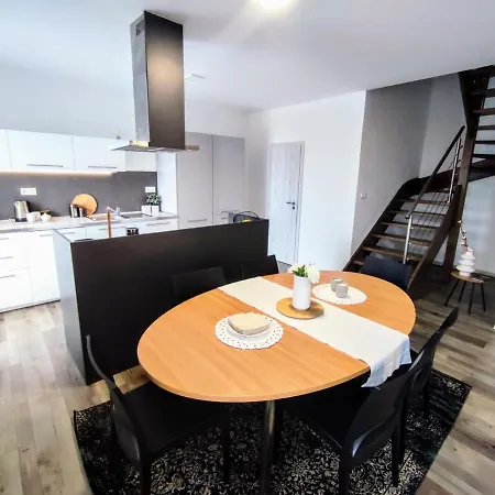 בית נופש Sunshine For 6 & Terrase & Free Parking *